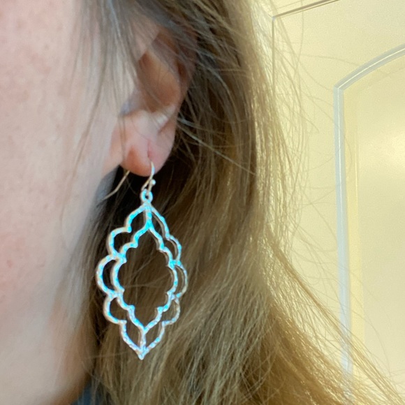 NEW!💙💎GORGEOUS! DROP EARRINGS!💎💙MOROCCAN INSPIRED DESIGN! SILVER TONE! LOVE! - Picture 2 of 6